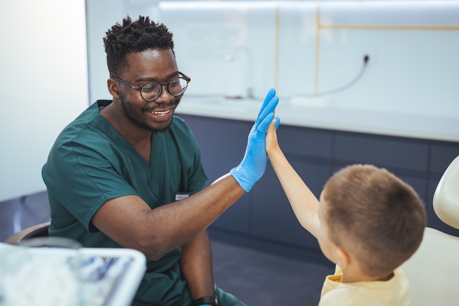 what is a registered dental assistant